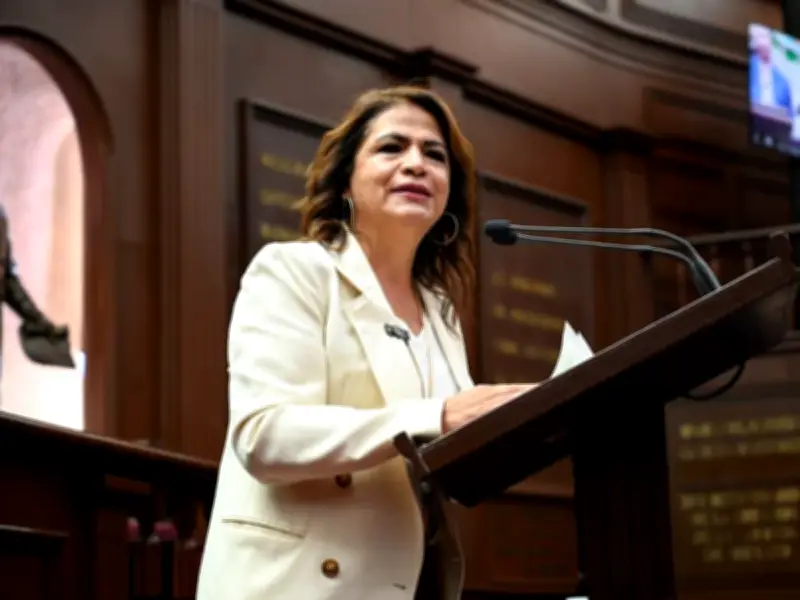 Diputada Fabiola Alanís reconoce al magisterio michoacano en el Día del Maestro