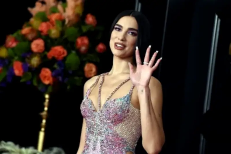 Dua Lipa demanda a Samsung por uso indebido de su imagen