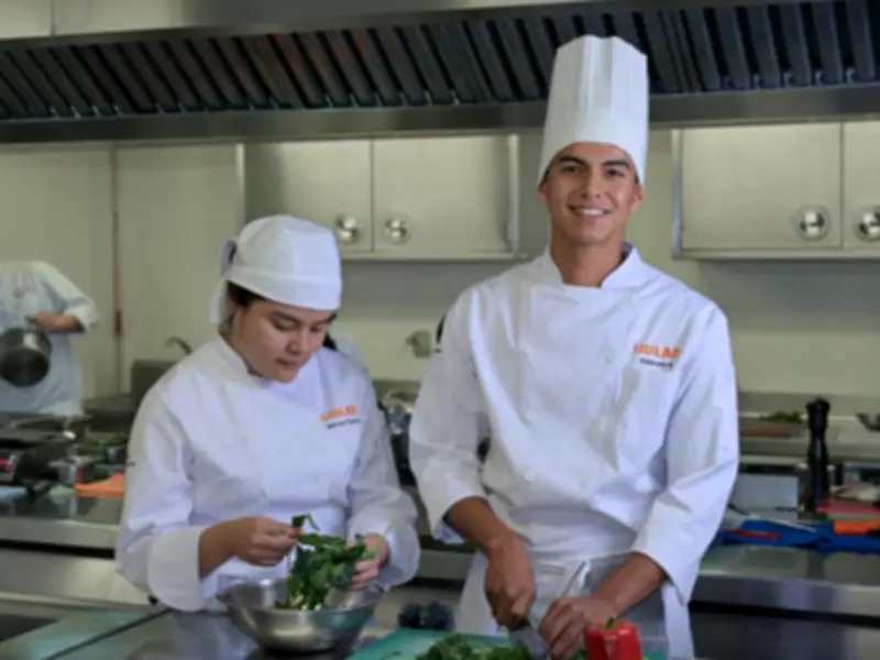 Egresados UDLAP brillan en Guía Michelin México 2026