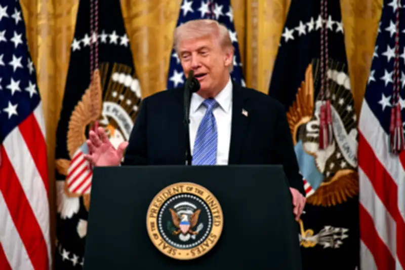 Empleado de FAA acusado de amenazar de muerte a Trump por correo