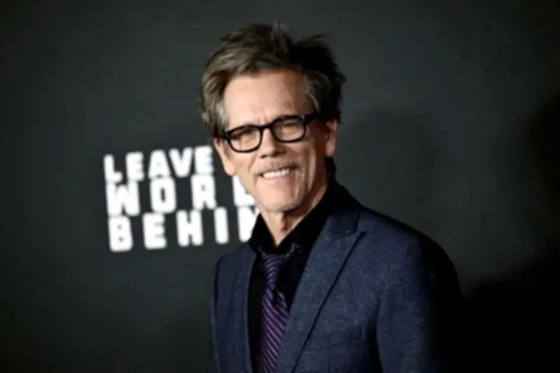 Enjambre de abejas ataca al actor Kevin Bacon