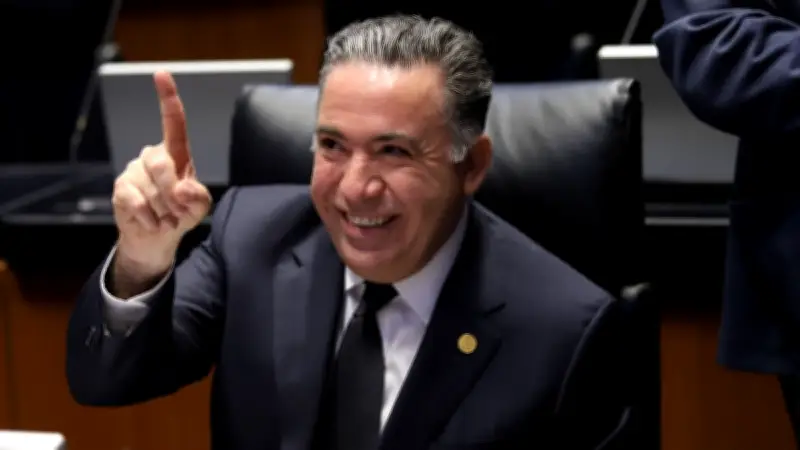 Enrique Inzunza reaparece en Badiraguato tras acusaciones de EE. UU.