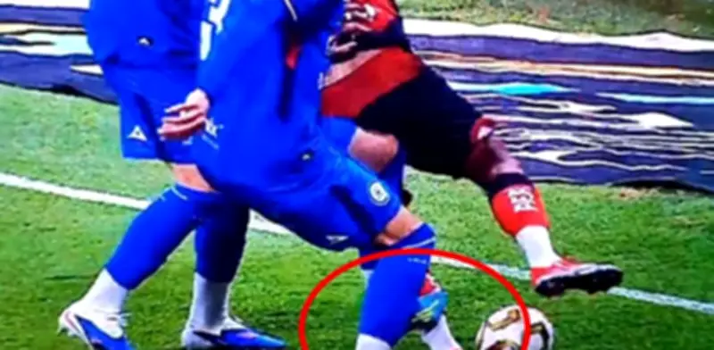 ¿Era roja? Polémica entrada de Omar Campos en Atlas vs Cruz Azul