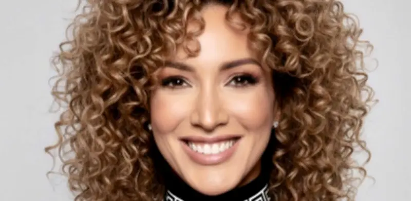 Erika Ender celebra 35 años con musical y libro inspirador