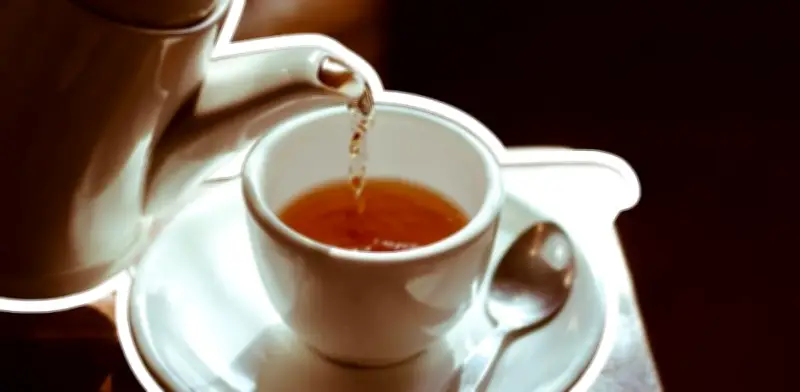 Errores clave al preparar té: evítalos para mejorar sabor
