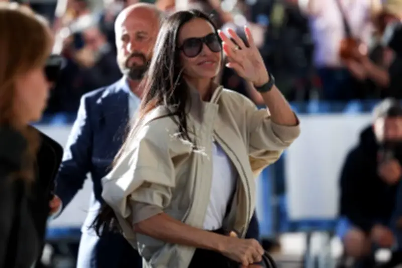 Estrellas llegan a Cannes para el festival de cine