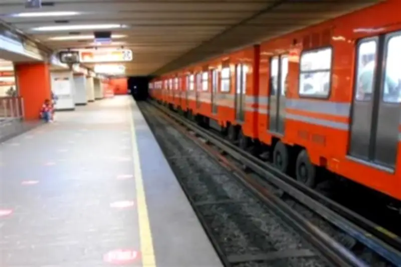 Estudiantes del IPN protestan en estación Lindavista del Metrobús