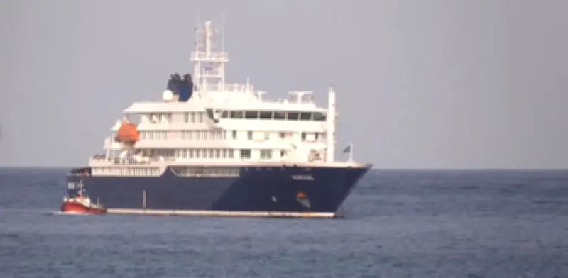 EU evacúa en avión a sus ciudadanos del crucero con hantavirus en Canarias