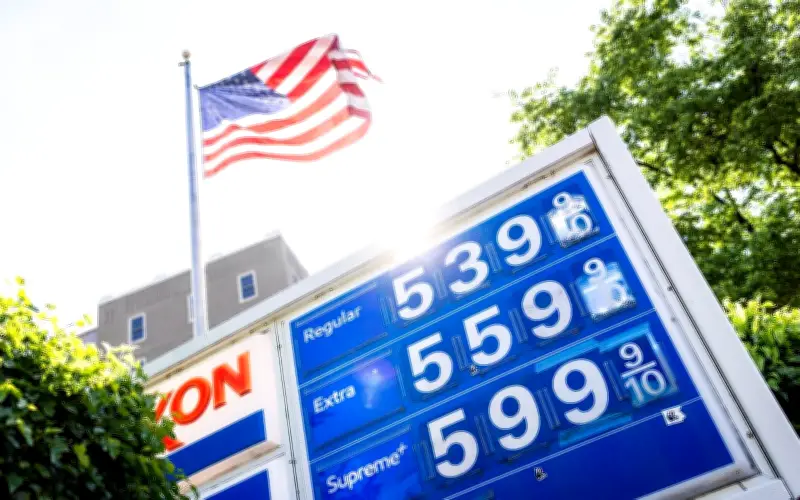 EU evalúa suspender impuesto a gasolina por alza de precios