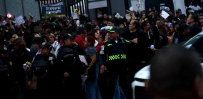 Euforia BTS: fans sin boleto llenan exteriores del Estadio GNP