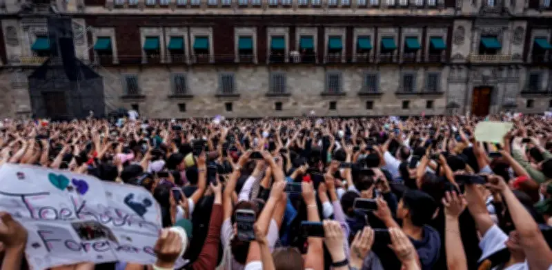 Euforia en el Zócalo: ARMY recibe a BTS con pasión desbordante