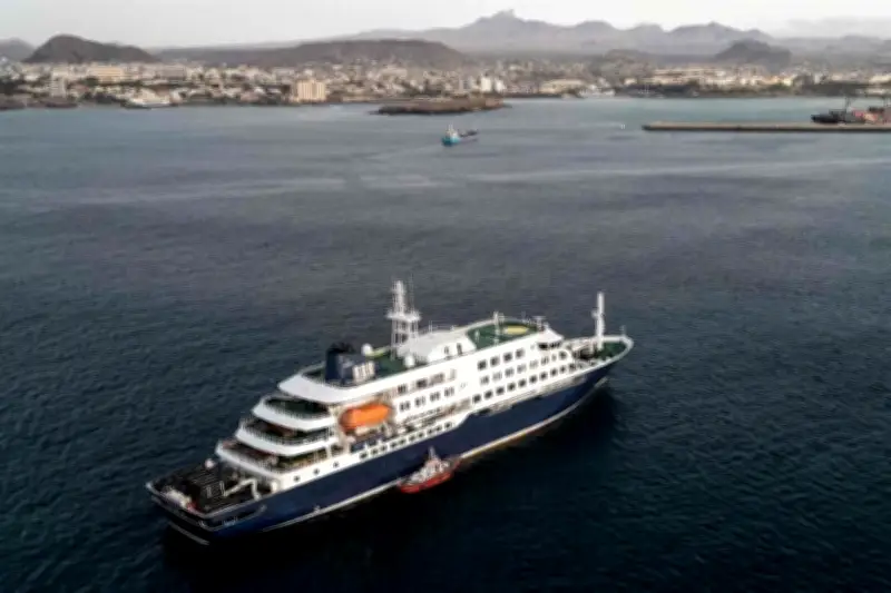 Evacúan a 3 enfermos con hantavirus de crucero en Cabo Verde