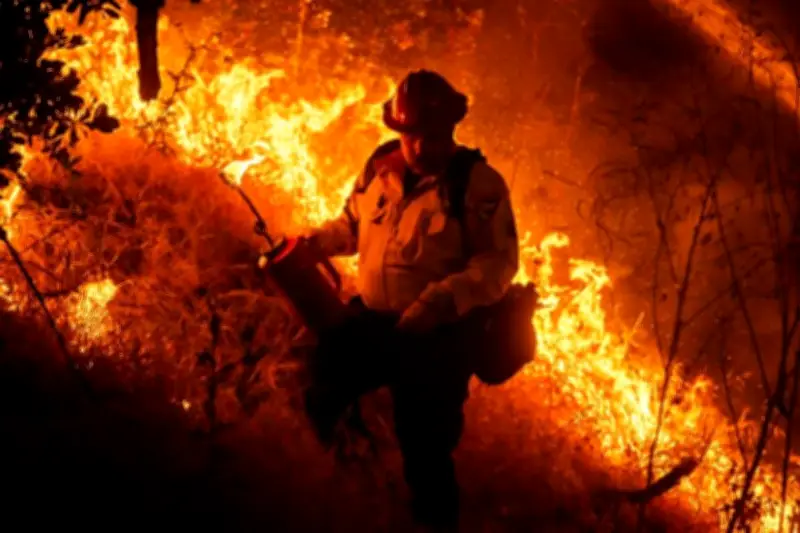 Evacúan a más de 17 mil personas por incendio en California