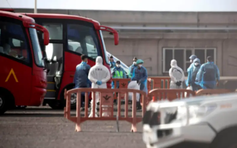 Evacúan a primeros pasajeros del crucero con hantavirus en Tenerife