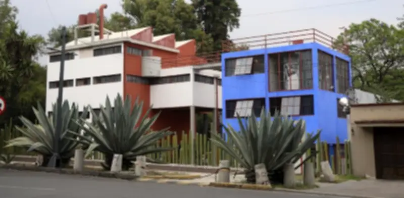 Exposición revela el diseño íntimo de la casa-estudio de Frida Kahlo en San Ángel