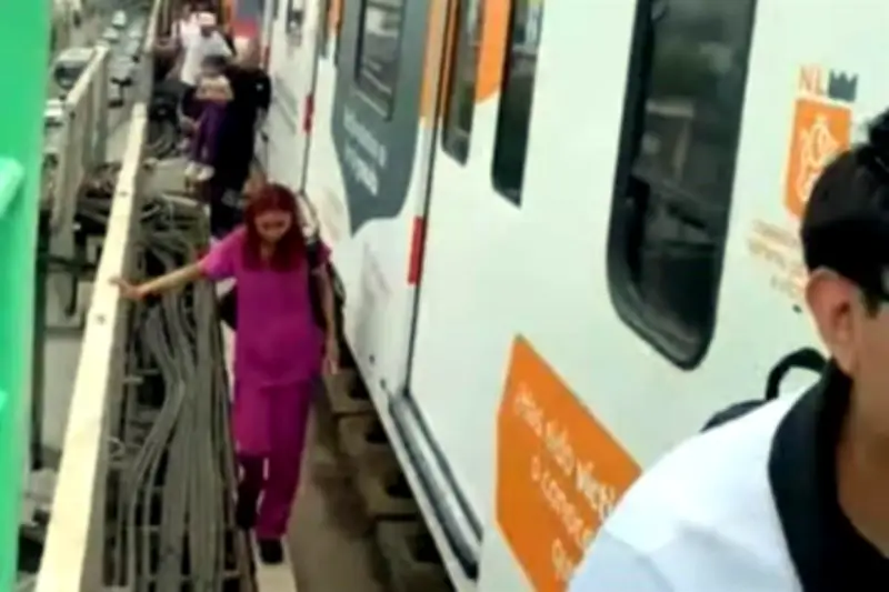 Falla en L1 del Metro provoca caos y usuarios fuerzan puertas