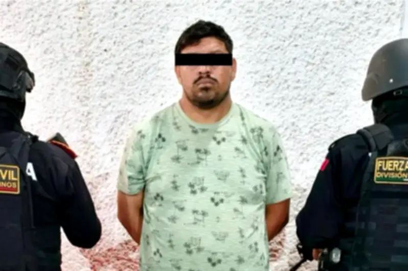Falla mecánica lleva a detención de conductor con 3 migrantes