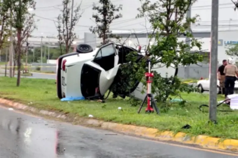 Fallece mujer tras choque en persecución policial en NL