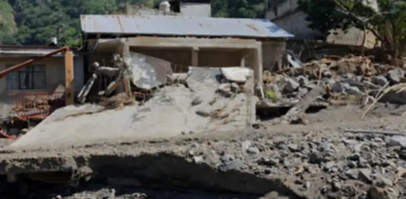 Familias en Hidalgo regresan a zonas de alto riesgo pese a peligros