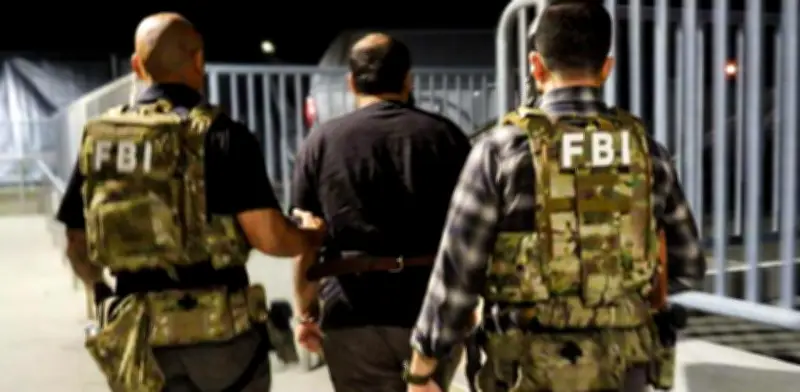 FBI arresta a presunto comandante de milicia iraní por planear ataques contra judíos