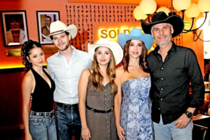 Fiesta al estilo rodeo celebra Gaby Elizondo de García