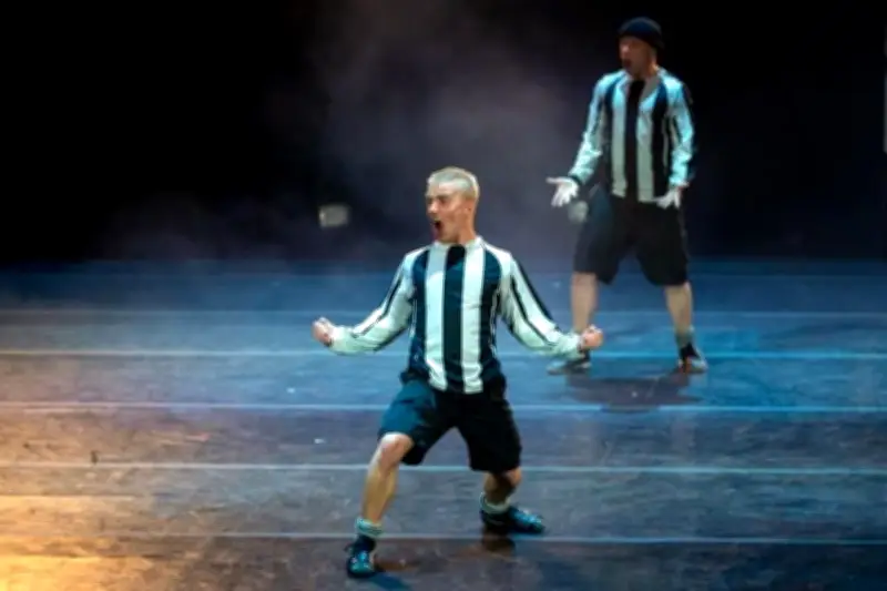 Fútbol y danza chocan en escenario mexicano