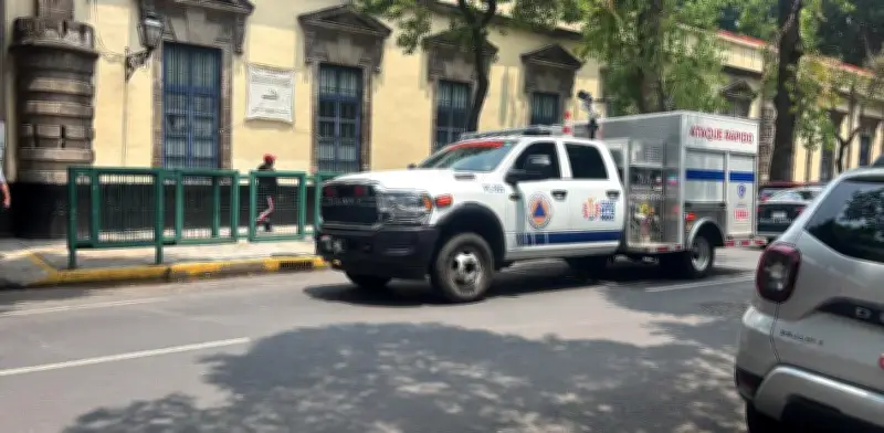 Fuga de gas desaloja secundaria en CDMX: suspenden clases