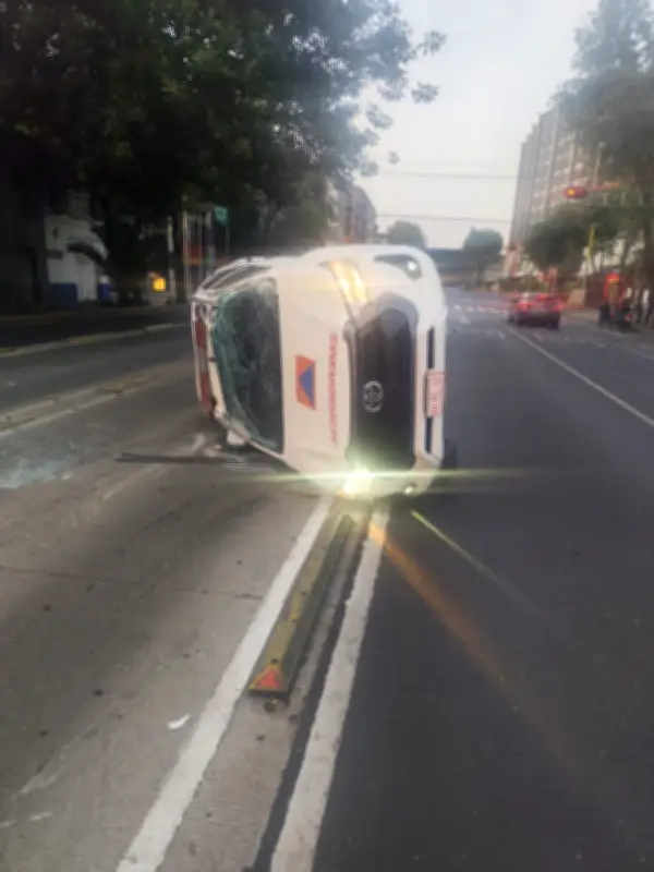 Funcionario de SGIRPC atropella a dos motociclistas en CDMX