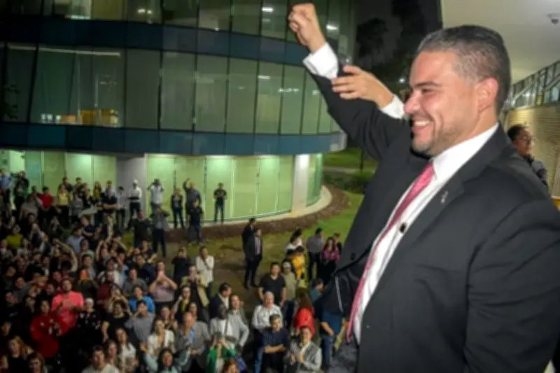 Gana Castillo elección en Derecho de la UANL