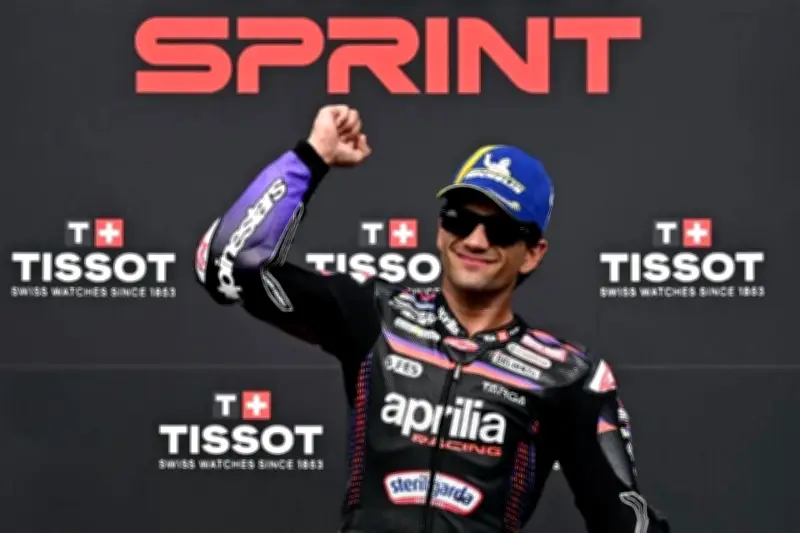 Gana Martín sprint en Francia; Márquez sufre fractura