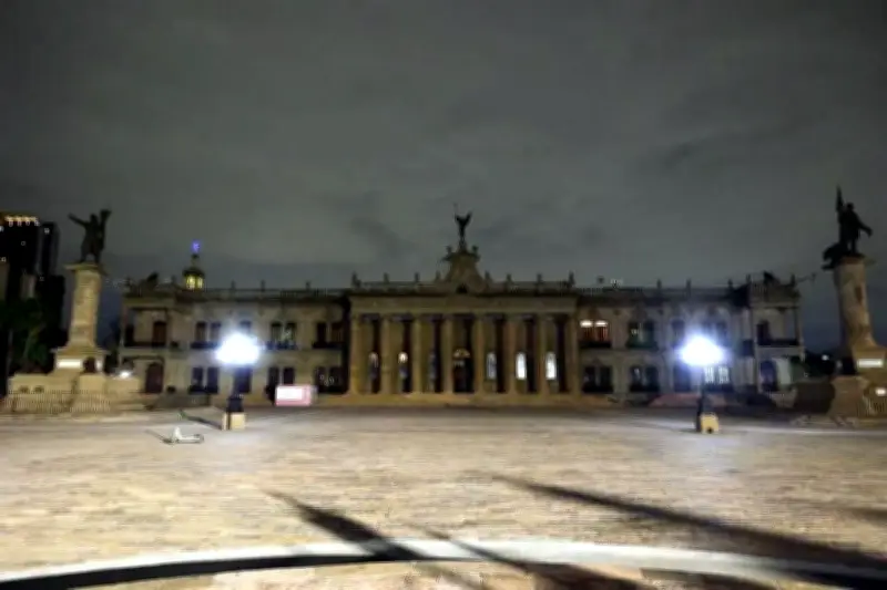 Gastará Estado 4 mdp para iluminar Palacio de Gobierno