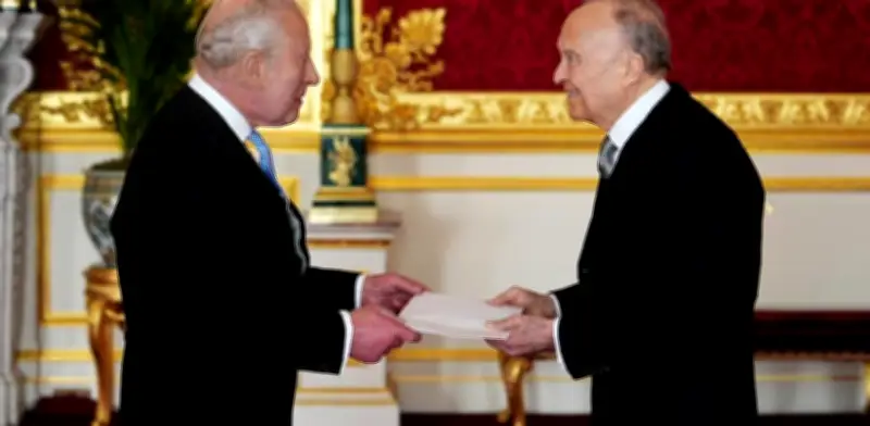 Gertz Manero presenta credenciales como embajador ante el rey Carlos III