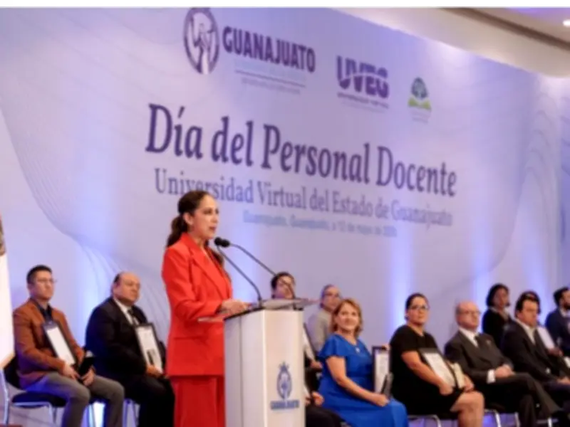 Gobernadora de Guanajuato reconoce a enfermeras y docentes de UVEG