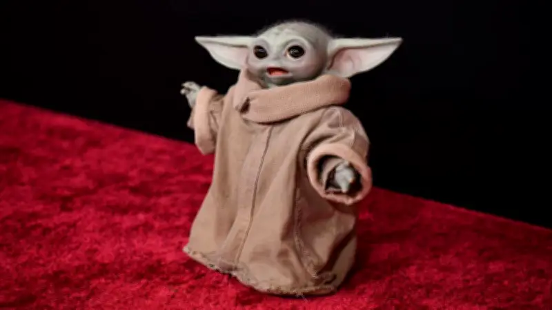 Grogu roba miradas en premiere de The Mandalorian and Grogu en Los Ángeles