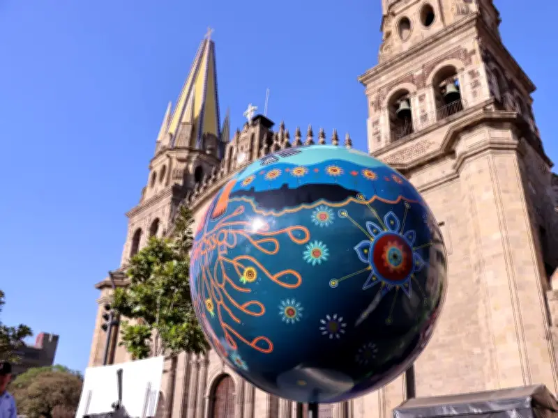 Guadalajara inaugura exposición 'Ruta de las Empresas' con 18 esculturas