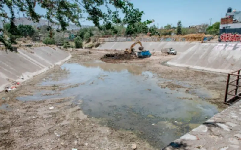 Guadalajara intensifica limpieza de canales y vasos reguladores antes de lluvias