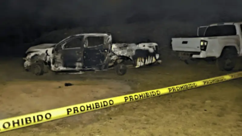 Hallan 5 cuerpos calcinados tras emboscada a policías en Michoacán