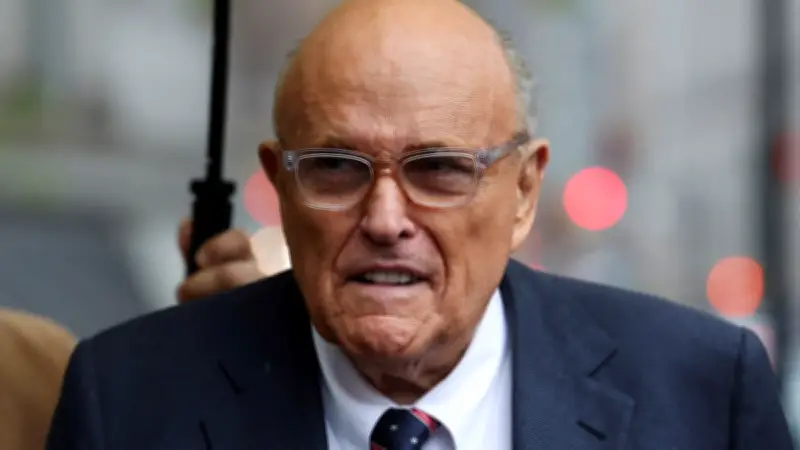 Hospitalizan a Rudy Giuliani en condición crítica en Nueva York