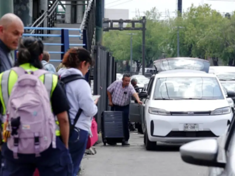 Hoy No Circula viernes 1 de mayo: autos azules descansan