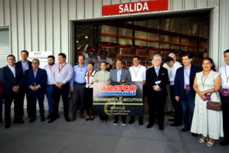 Inaugura Mijes Costco en Escobedo con empresarios