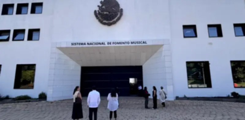 Inauguran sede de Orquesta Escuela Carlos Chávez; músicos denuncian carencias
