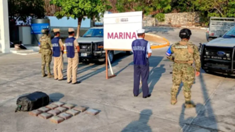Incautan cocaína frente a costas de Huatulco, Oaxaca