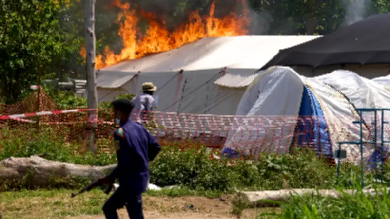Incendian centro de ébola en Congo por disputa sobre entierro
