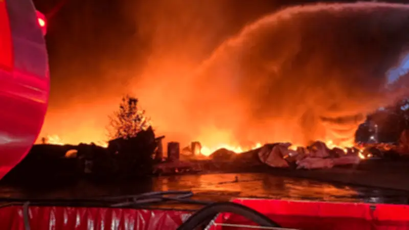 Incendio arrasa fábrica en Tennessee; investigan causas
