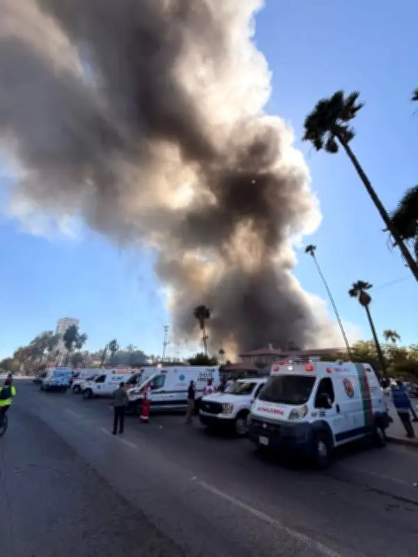 Incendio en plaza de Los Mochis deja cuatro muertos y un posible quinto