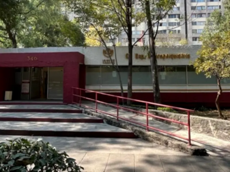 Inhabilitan a médico del ISSSTE por tocamientos indebidos a paciente