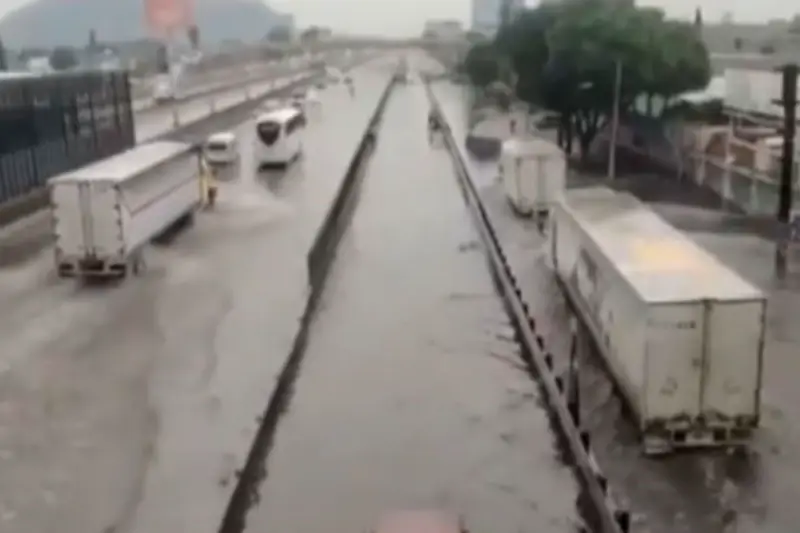 Inundaciones y trombas afectan al oriente del Valle de México
