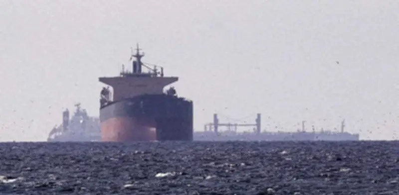 Irán lanza misiles en Ormuz tras ataque de EE.UU. a petrolero
