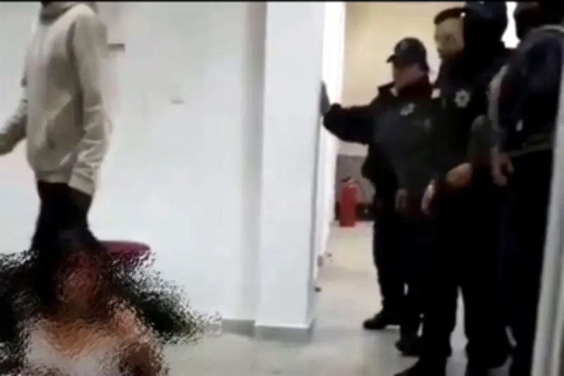 Irrumpen en comandancia y golpean a dos mujeres en Edomex