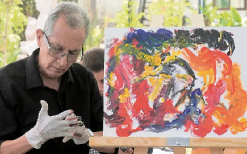 Javier Jiménez: el arte de pintar la música en un performance único